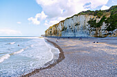  Cliff and pebble beach in Plage-Veules-les-Rose on the Alabaster Coast (Côte d&#39;Albâtre, Cote d&#39;Albatre) in the Seine-Maritime department in the Normandy region of France 