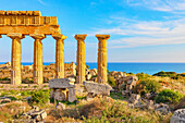  Tempel des Apollo oder Tempel C, Archäologischer Park Selinunte, Selinunte, Bezirk Trapani, Sizilien, Italien 