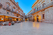 Piazza Duomo, Ortygia, Syracuse, Sicily, Italy