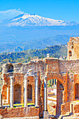 Griechisches Theater mit Ätna, Taormina, Sizilien, Italien