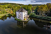 Das Trappenseeschlösschen im Trappensee in Heilbronn aus der Luft gesehen, Baden-Württemberg, Deutschland 