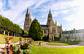  Cathédrale Notre-Dame and courtyard of the baroque palace Hôtel du Doyen in Bayeux in the Calvados department in the Normandy region of France 