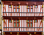  Half-timbered house Grand Hôtel d&#39;Argouges (Hotel d&#39;Argouges) with carved figures in the Rue Saint-Malo in the old town of Bayeux in the Bessin countryside in the Calvados department in the Normandy region of France 