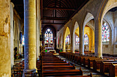 Innenraum der Kirche Église Notre-Dame in Orbec im Pays d'Auge im Département Calvados in derRegion Normandie in Frankreich