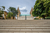  Cathedral of St. Peter and Paul in the historic old town of Pécs, Dél-Dunántúl, Hungary 