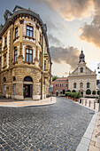 Zentraler Platz mit Kirche und historische Gebäude, Széchenyi-Platz, Pécs, Südtransdanubien (Dél-Dunántúl), Ungarn