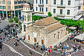 Blick auf die Maria Pantanassa Kirche (Theotokos) auf dem Monastiraki Platz, Athen, Griechenland