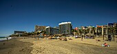 Strand El Bajondillo und Hotels am Paseo Maritimo, Torremolinos, Provinz Malaga, Costa del Sol, Andalusien, Spanien