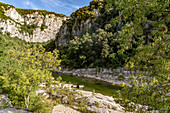 Die Hérault-Schlucht und der Fluss Hérault bei Laroque, Frankreich, Europa