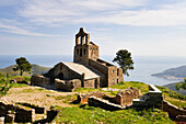 romanische Kirche Santa Helena in der Nähe Kloster Sant Pere de Rodes. Costa Brava, Katalonien, Spanien, Europa Europa