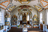 Innenraum der Kirche Maria Himmelfahrt in Törwang am Samerberg im Chiemgau in Oberbayern in Deutschland