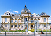 Musée de Picardie (Museum der Picardie) mit La Cour d'Honneur du Musée (Ehrenhof) in Amiens im Département Somme in der Region Hauts-de-France in Frankreich