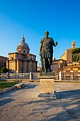 Statue von Julius Caesar, Fori Imperiali, Rom, Latium, Italien