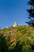  View up to the castle ruins of Winneburg, Cochem, Mosel, Rhineland-Palatinate, Germany 