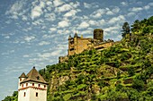 Burg Katz und Wehrturm der Stadtbefestigung, St. Goarshausen, Oberes Mittelrheintal, Rheinland-Pfalz, Deutschland