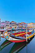  Hauptkanal von Aveiro in der Dämmerung, Aveiro, Portugal 