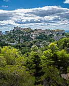  View of the rock village of Les Baux de Provence, Provence-Alpes-Côte d&#39;Azur, France 