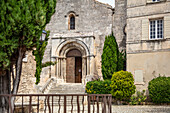  Saint Vincent Catholic Church, Les Baux de Provence, Provence-Alpes-Côte d&#39;Azur, France 