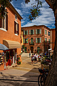 Läden und Geschäfte in der Altstadt von Roussillon, Département Vaucluse, Provence-Alpes-Côte d’Azur, Frankreich