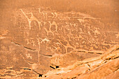  Petroglyphen im Wadi Rum, UNESCO-Weltkulturerbe, Jordanien, Naher Osten, südliche Levante, Westasien 