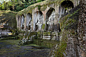  In den Fels gehauene Bauwerke im Gunung Kawi, Tempel- und Grabkomplex aus dem 11. Jahrhundert. Tampaksiring, Bali, Indonesien. 