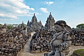  Dwarapala-Wächterstatue am Eingang zum buddhistischen Tempelkomplex Sewu. Sonderregion Yogyakarta, Java, Indonesien. 