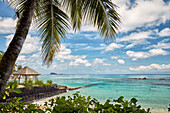  Blick auf die Mendira Bay vom Candi Beach Resort and Spa. Candidasa, Unterbezirk Manggis, Regentschaft Karangasem, Bali, Indonesien. 