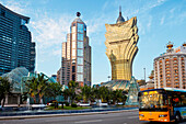  Außenansicht der modernen Hochhäuser rund um die Ferreira do Amaral Plaza. Macau, China. 