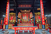 Hauptaltar im Seng Wong Tempel, Macau, China.