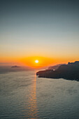  View from Cap Canaille to the Calanques National Park at sunset, Provence-Alpes-Côte d&#39;Azur, France 