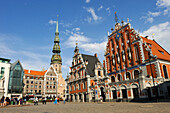  St. Peter Kirche, Schwarzhäupterhaus und Schwabe Haus, Rathausplatz, Ratslaukums, Riga, Lettland, Baltikum, Nordeuropa 