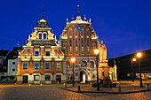 statue of Roland,House of the Blackheads and Schwabe House,City Hall Square,Ratslaukums,Riga,Latvia,Baltic region,Northern Europe