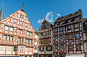  Market square with medieval half-timbered houses, Bernkastel-Kues, Mosel, Rhineland-Palatinate, Germany 