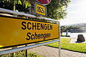 Straßenschild, Schengen, Kanton Remich, Luxemburg, Luxembourg