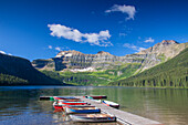 Boote am Cameron Lake, Waterton Lakes Nationalpark, Alberta, Kanada