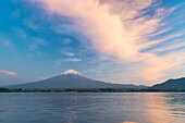  View from Lake Shoeji to Mount Fuji, Japan, Asia 