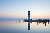 Leuchtturm, Podersdorf, Spiegelbild, Neusiedler See, Burgenland, Österreich