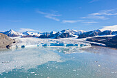 Luftbild vom Gletscher des 14. Juli, Krossfjord, Spitzbergen, Norwegen