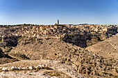 Stadtansicht mit den Höhlensiedlungen Sassi und der Kathedrale von Matera, Basilikata, Italien, Europa