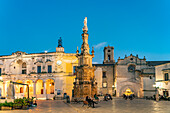  The square Piazza Salandra with the column Guglia dell&#39;Immacolata and Palazzo di città at dusk, Nardo, Apulia, Italy, Europe 