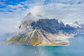 Blick auf den Berg Gnalberget im Hornsund, Spitzbergen, Norwegen, Europa