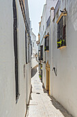 Gasse in Arcos de la Frontera, Provinz Andalusien, Spanien