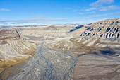 Luftbild der Berge in der Skansbukta, Billefjord, Spitzbergen, Norwegen