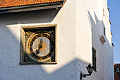 Wanduhr der Heilig-Geist-Kirche, Puhavaimu Straße, Tallinn, Estland, Nordeuropa