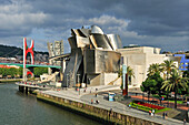  Guggenheim Museum, entworfen vom Architekten Frank Gehry, Bilbao, Provinz Biscaya, Baskenland, Spanien, Europa 