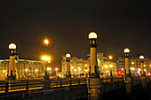 Zurriola-Brücke (Kursaal-Brücke) Fluss Urumea, im Hintergrund das Victoria-Eugenia-Theater, San Sebastian, Golf von Biskaya, Provinz Gipuzkoa, Baskenland, Spanien, Europa