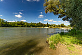 Die Isteiner Schwellen am Rhein bei Efringen-Kirchen, Baden-Württemberg, Deutschland