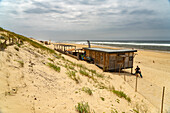  Beach bar on Plage des Cormorans beach in Mimizan-Plage, Côte d&#39;Argent, France  