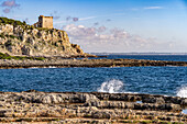 Der Wachturm Torre dell'Alto an der Küste des Naturschutzgebiet Porto Selvaggio, Santa Caterina, Nardo, Apulien, Italien, Europa