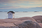 Leuchtfeuer an der Küste bei Lysekil, Bohuslän, Schweden